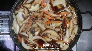 채소 준비와 당면 넣기